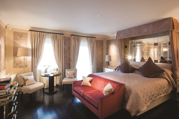 Room 14 of 200