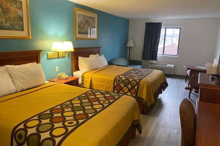 1 Queen Bed (7 of 22)