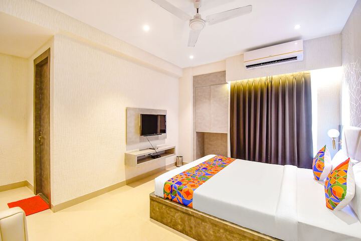 Room 27 of 38