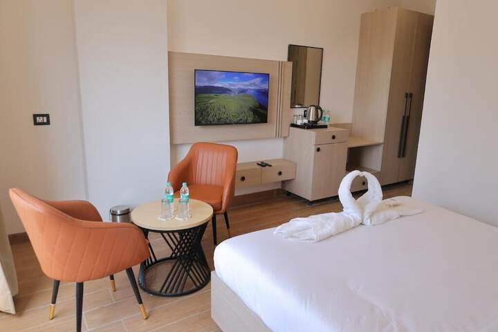 Room 4 of 38
