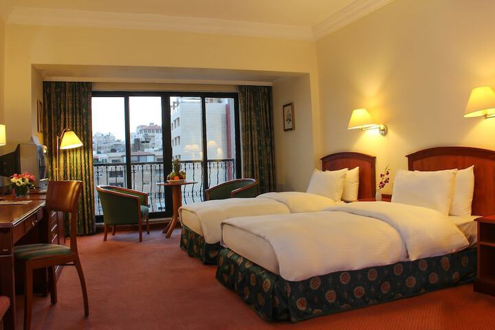 Room 10 of 41