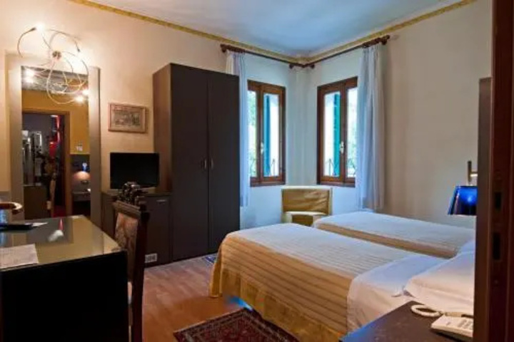 Room 5 of 13
