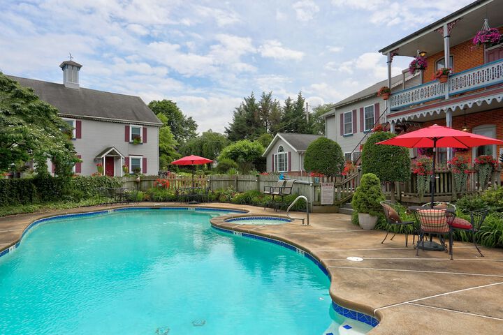 Hotel Pool