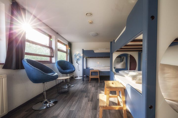 Room 17 of 46