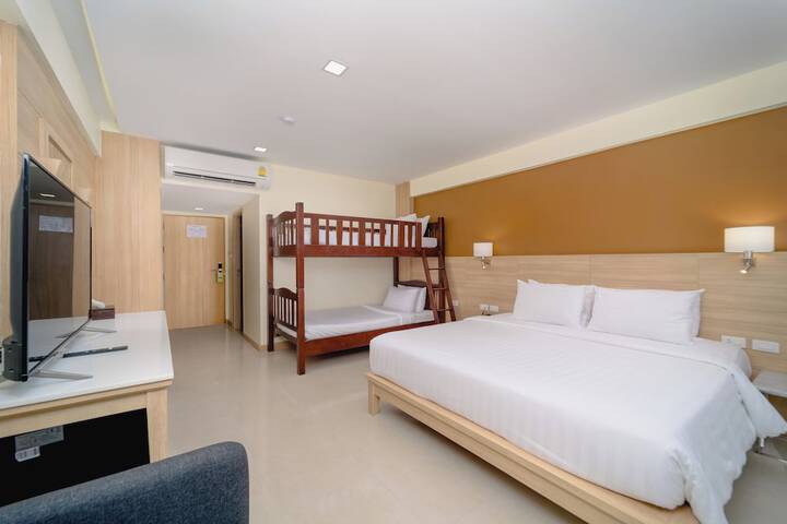 Room 8 of 74