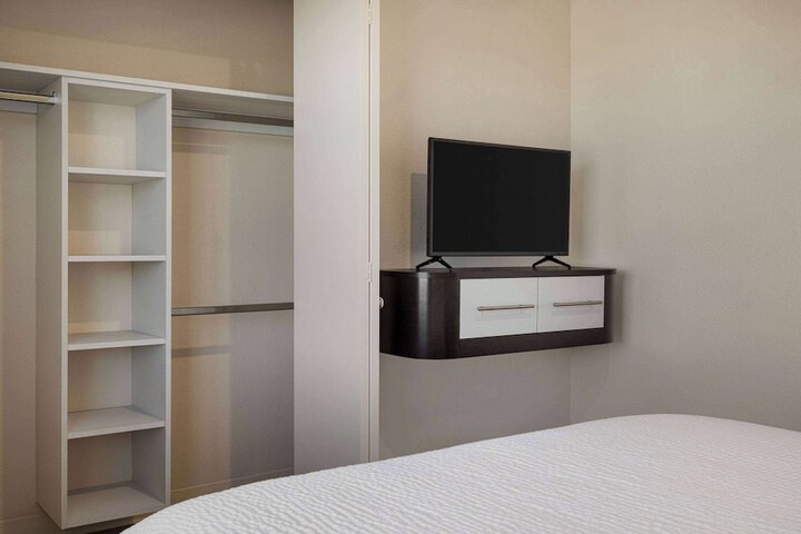 Room 97 of 144
