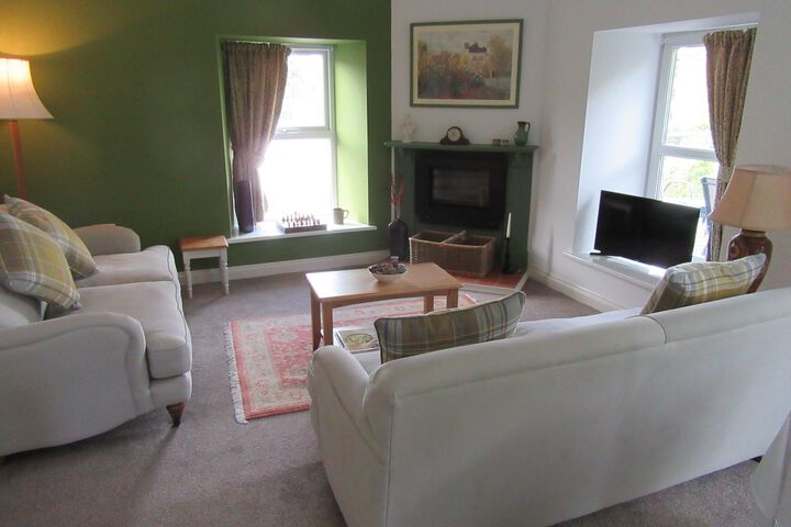 Lounge 2 of 6