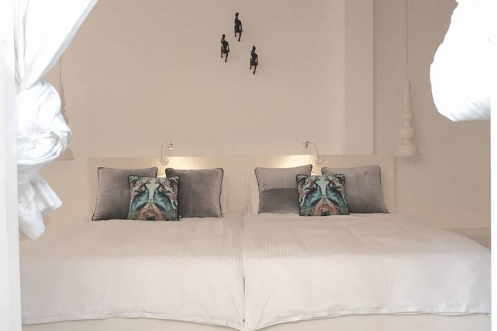 Room 8 of 95