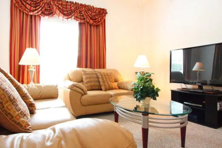 Room 4 of 18