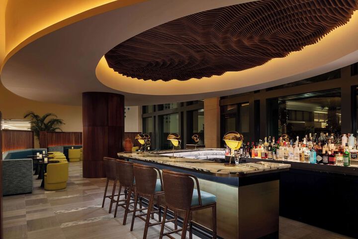 Lounge 194 of 243