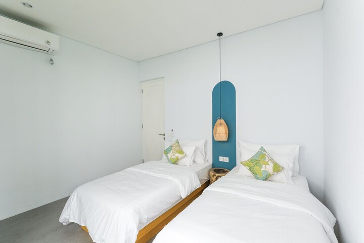Room 15 of 35