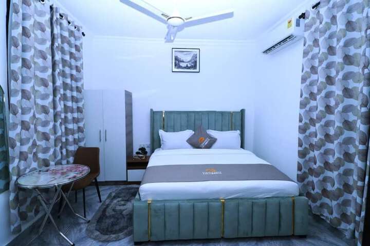 Room 32 of 44