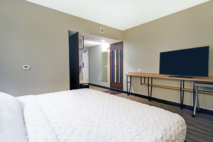 Room 17 of 32