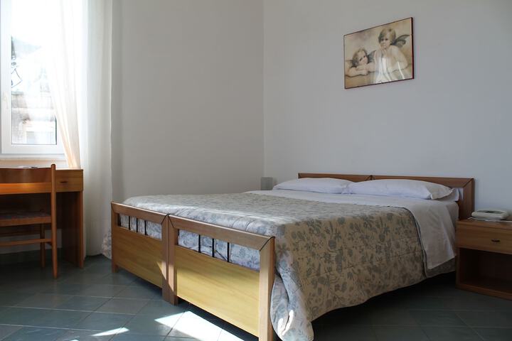 Room 3 of 32