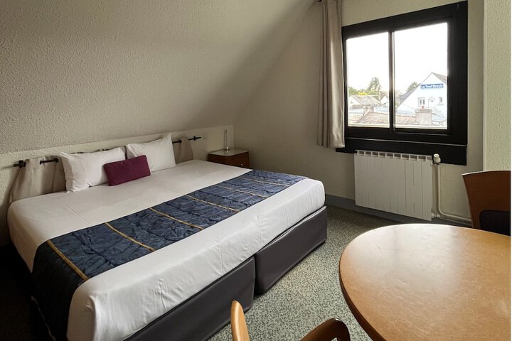 Room 4 of 13