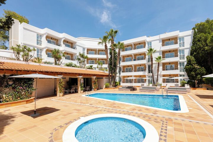 Hotel Pool