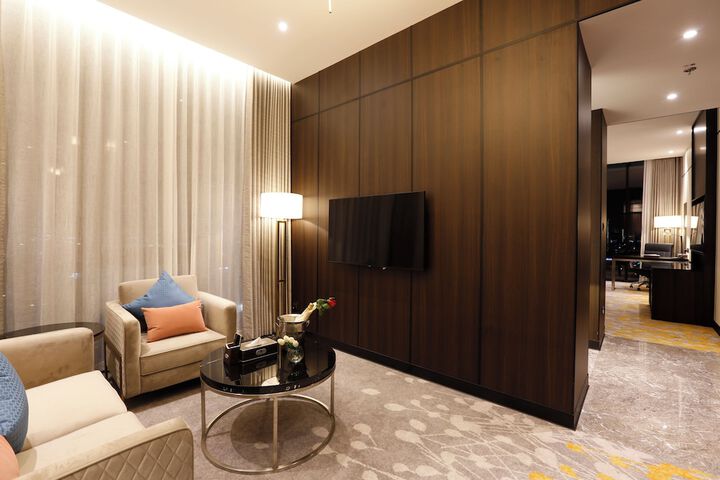 Room 10 of 29