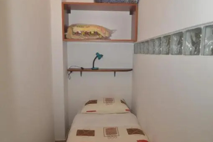 Room 5 of 10
