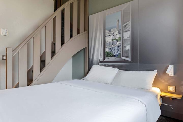 Room 17 of 47