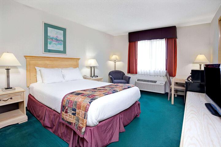 1 Double Bed Mobility Accessible (3 of 7)