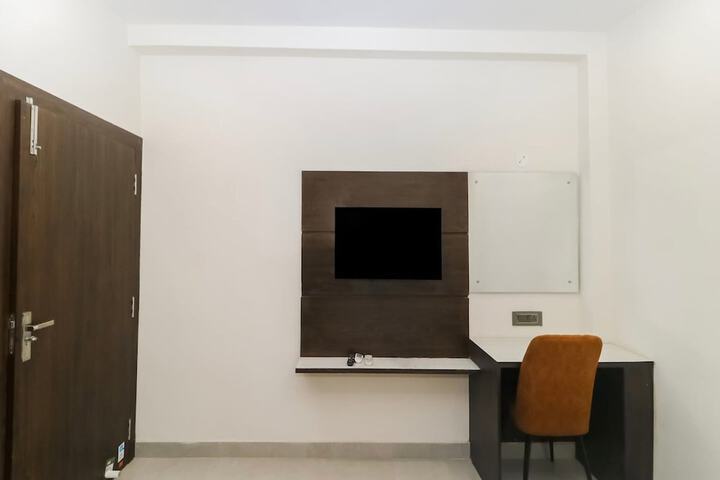 Room 11 of 27