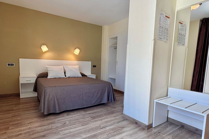 Room 9 of 21