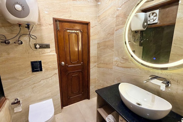 Room 33 of 45