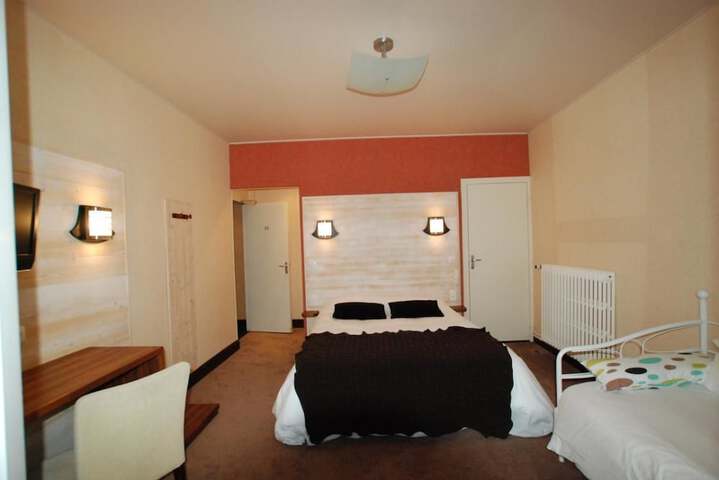 Room 2 of 33