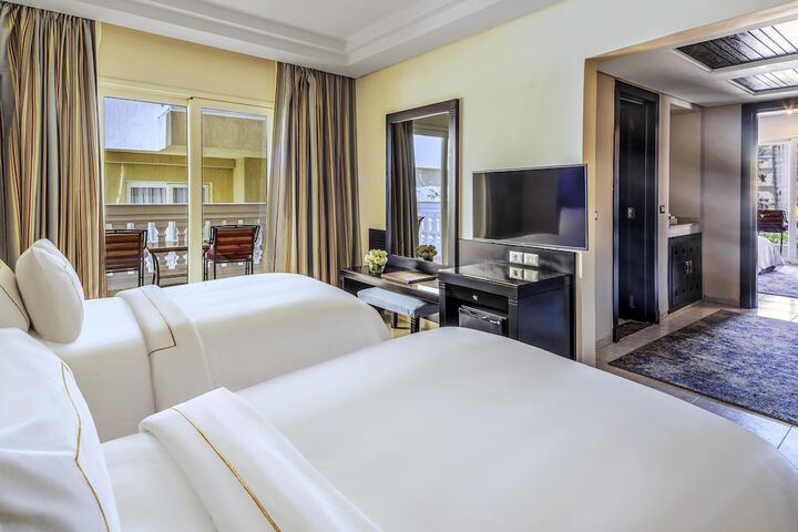 Room 4 of 180