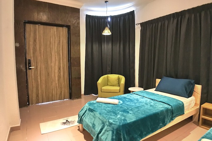 Room 6 of 38