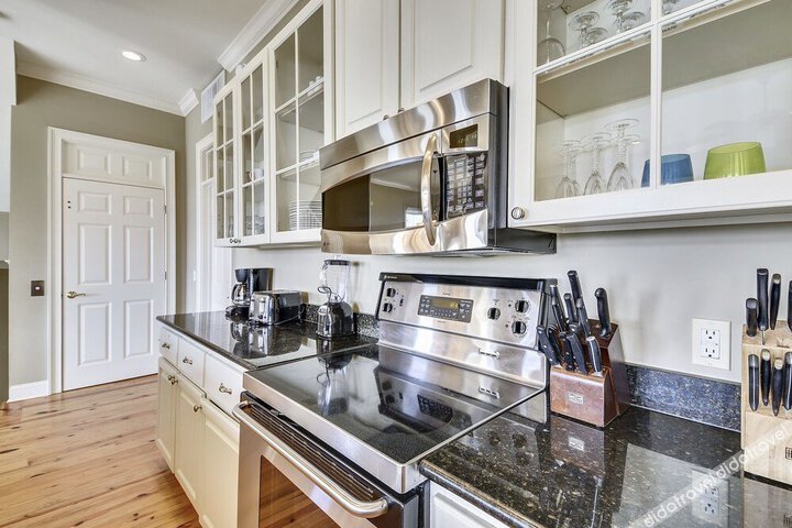 93 Singleton Beach Rd Oceanview 5 Br Home by RedAwning
