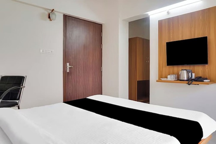 Room 11 of 28