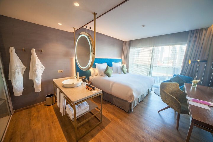 Room 9 of 48