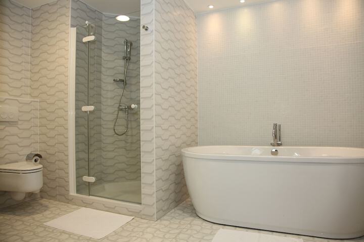 Room 12 of 25