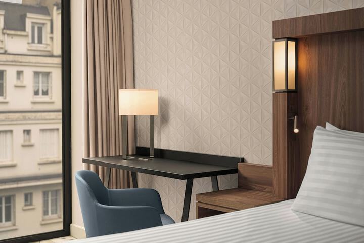 Room 33 of 128