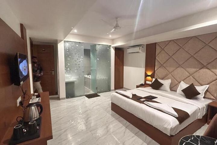 Room 14 of 60