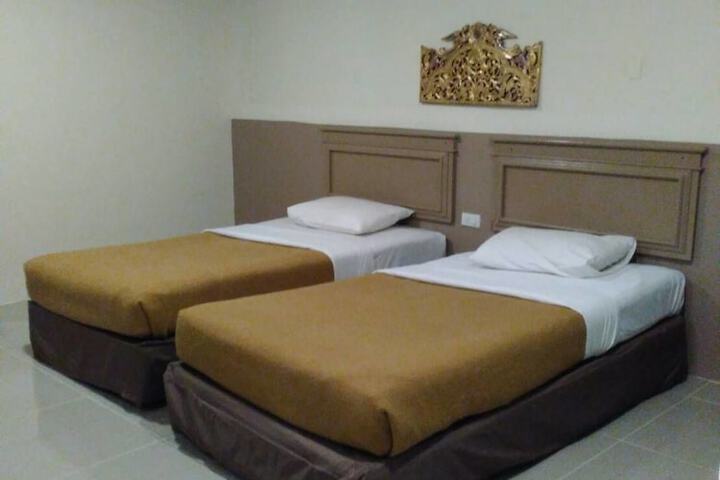 Room 4 of 32