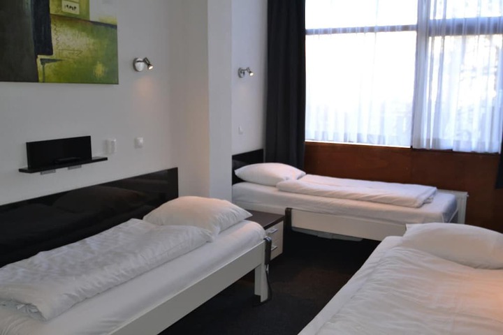 Room 7 of 42