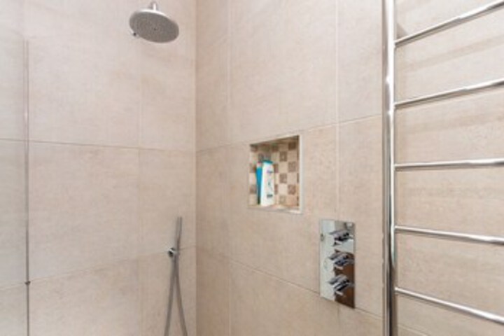 Room 2 of 37
