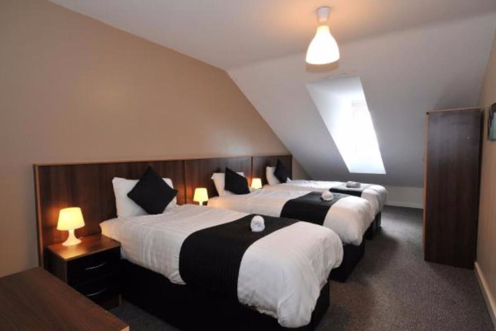 Room 4 of 13