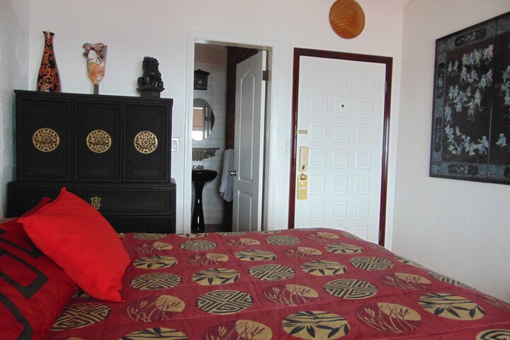 Room 210 of 413