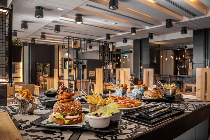 Dining 82 of 120