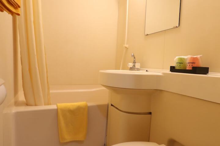 Room 12 of 19