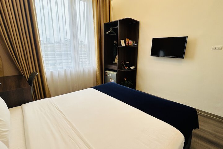 Room 25 of 83