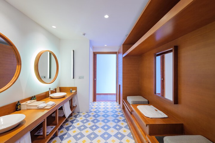 Room 44 of 177