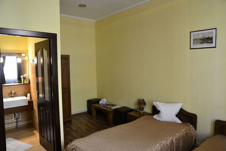 Room 26 of 59