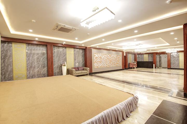Ballroom/Hall 67 of 79