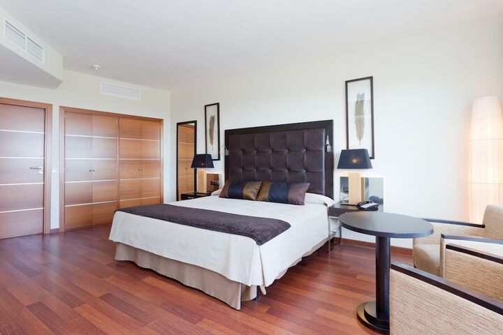 Room 13 of 174