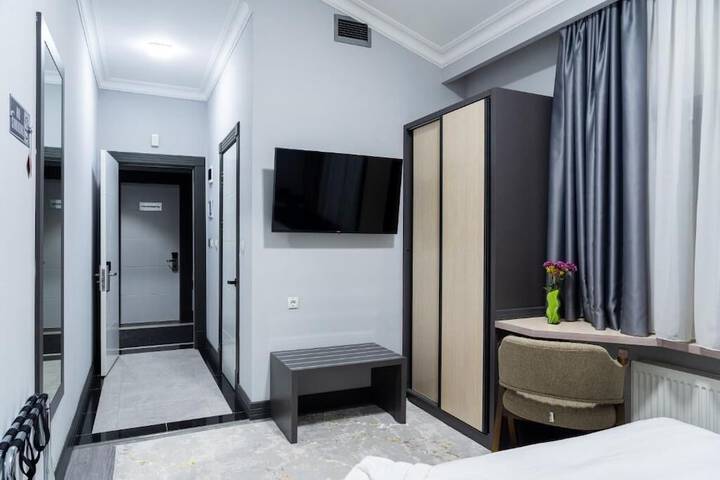 Room 9 of 48
