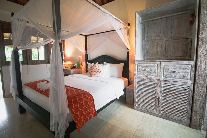 Room 45 of 136